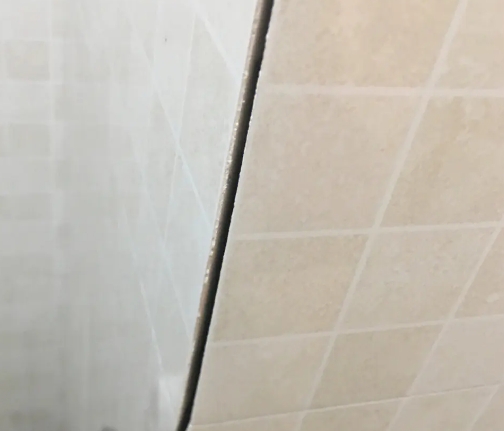 河西瓷砖空鼓维修公司分享阳台瓷砖脱落的修复过程可以分为以下几个步骤