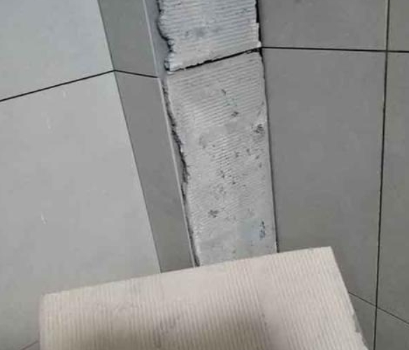 河西瓷砖空鼓维修公司分享下厨房瓷砖脱落的补救措施。